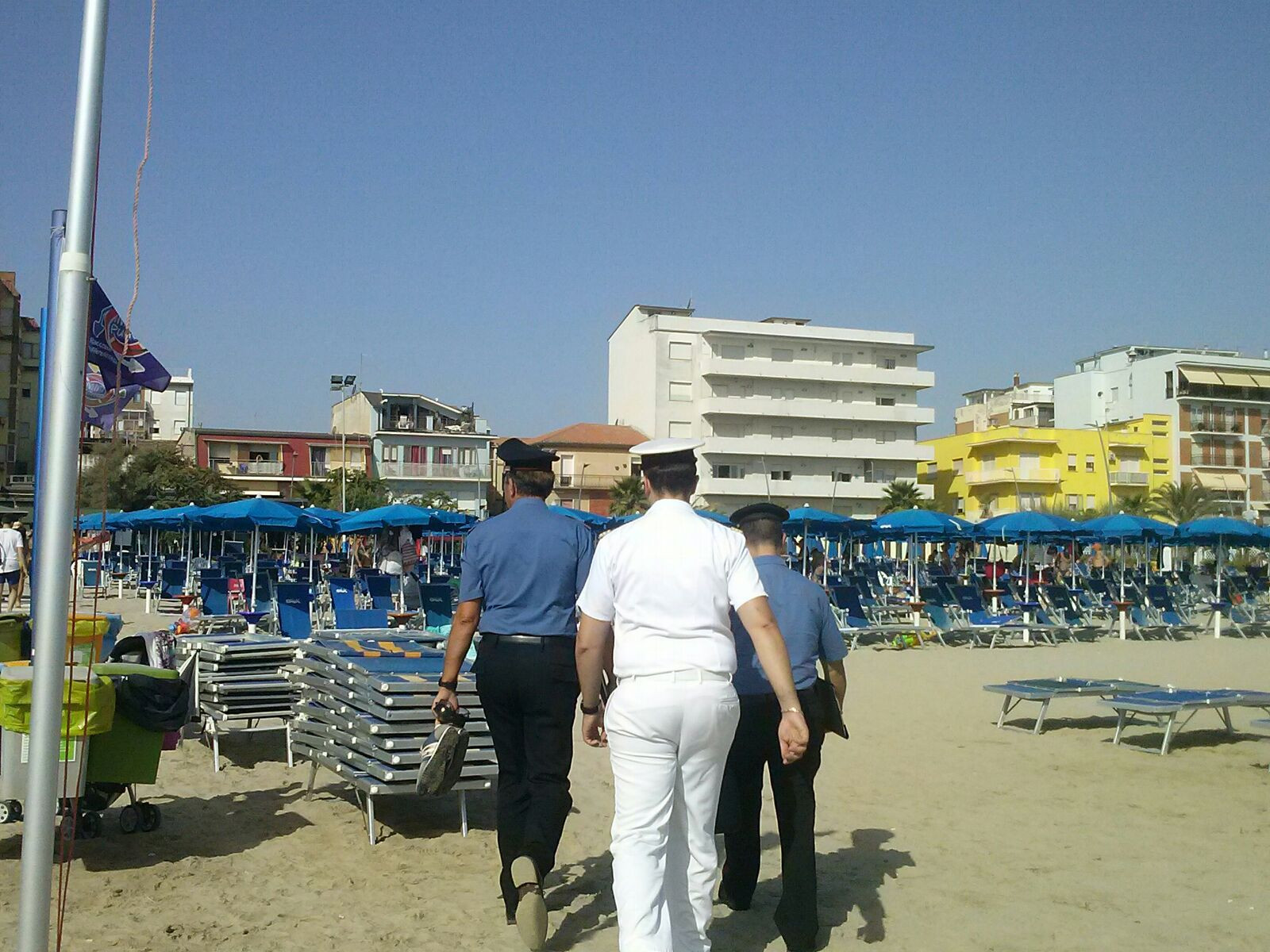 Tragedia In Mare A Civitanova Uomo Si Tuffa Per Un Bagno E