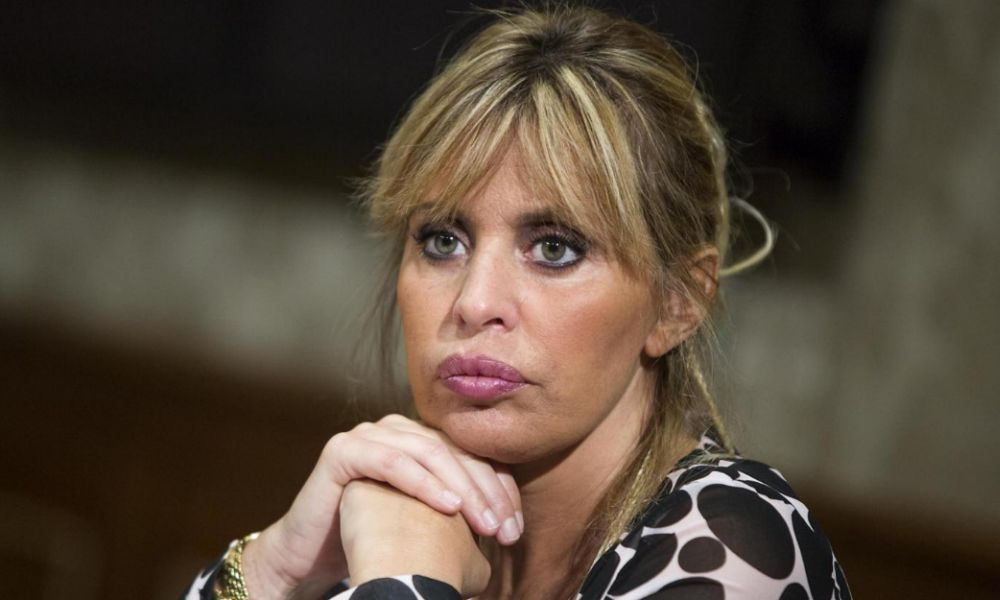Macerata, scontro tra Alessandra Mussolini e sindaco sul fantoccio del duce bastonato Macerata, scontro tra Alessandra Mussolini e sindaco sul fantoccio del duce bastonato