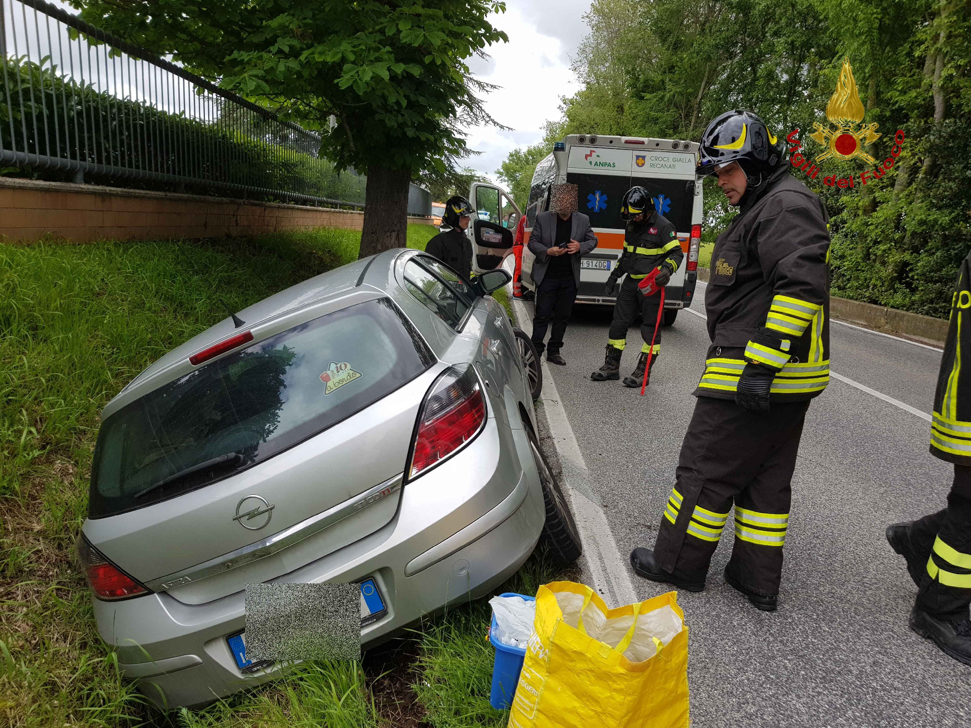 Recanati, Incidente Lungo La S.S. 77, Auto Finisce Fuori Strada: Una ...