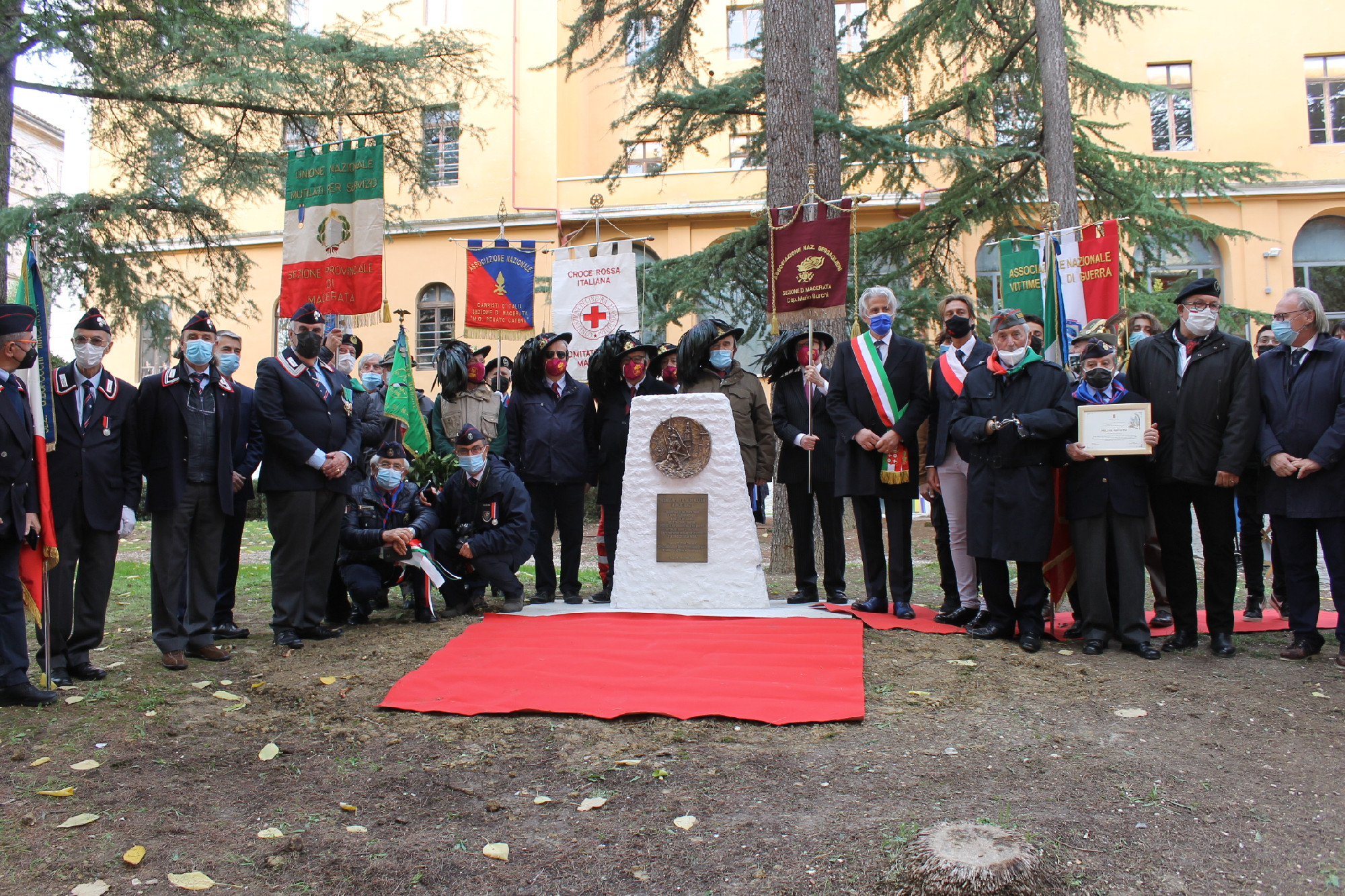 Macerata: un arsenale di armi giocattolo. Trovati anche distintivi e  oggetti in dotazione alle forze dell'ordine - Picchio News - Il giornale  tra la gente per la gente