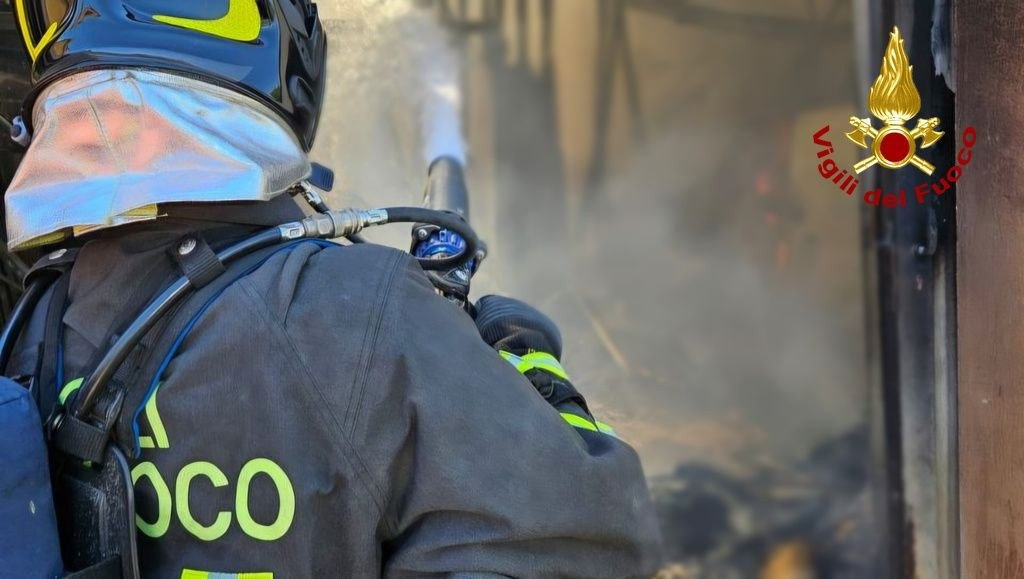 incendio-capannone-tolentino