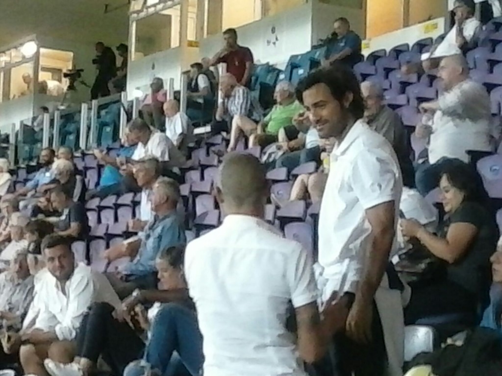 Perna in tribuna