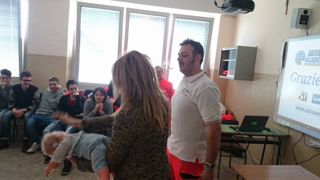 Corso Base di Primo Soccorso e Protezione Civile tenuto dal personale sanitario del Gruppo Macerata del CISOM (1)