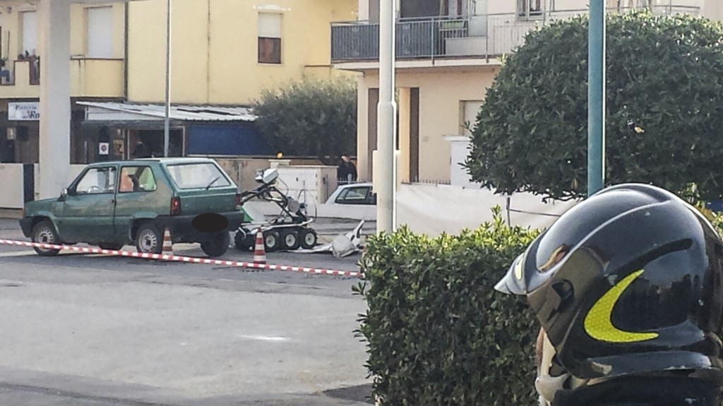 Macchina-bomba-sospetta-porto-potenza