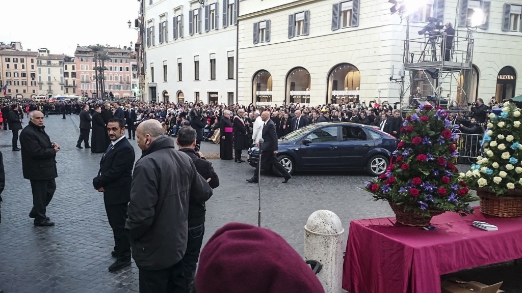 Arrivo-papa-roma-piazza-di-spagna (5)