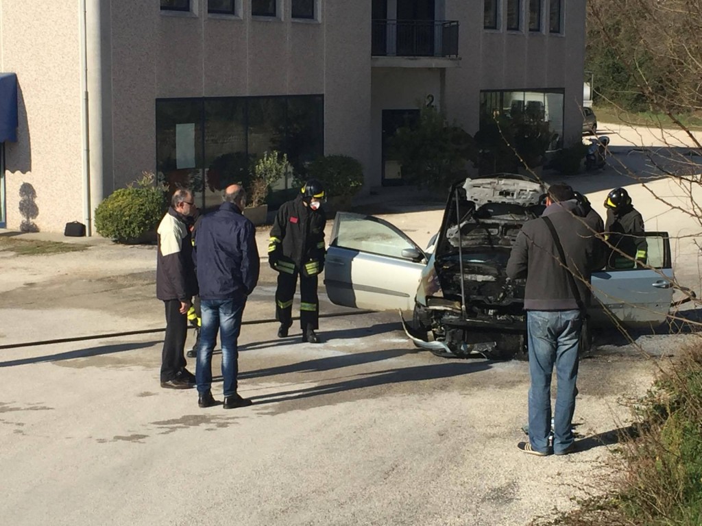 auto fiamme 2