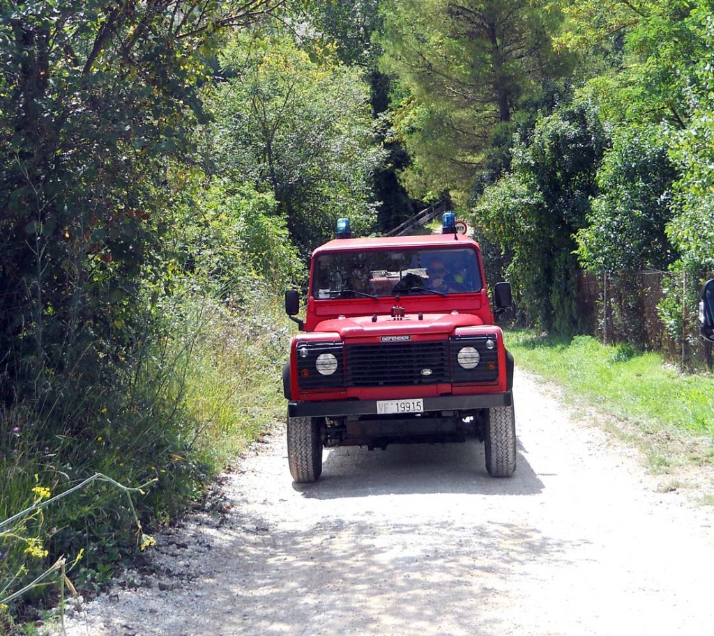 Vigili del Fuoco mezzi in azione in montagna qdrt