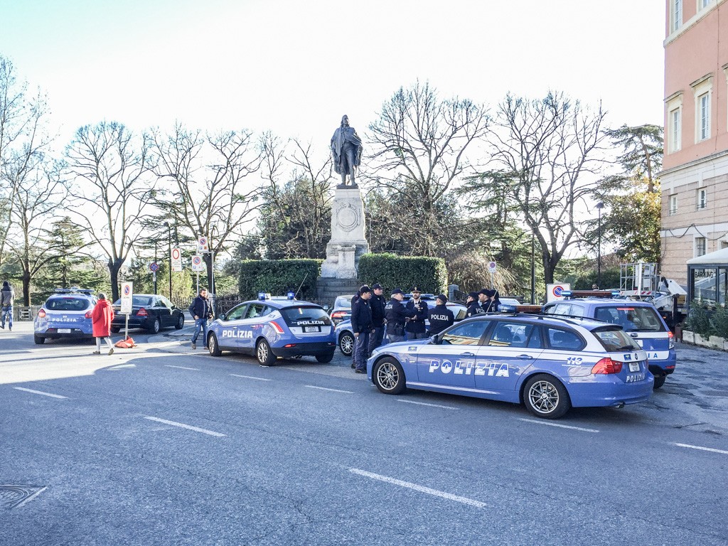 Blitz-Polizia-Cinofila-Giardini-Diaz-Macerata-Blotz-Anti-droga-