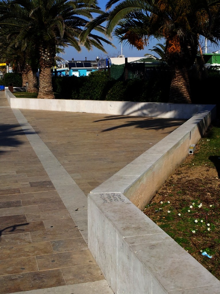 Scritta-Muretto-Civitanova-Insulti_120833