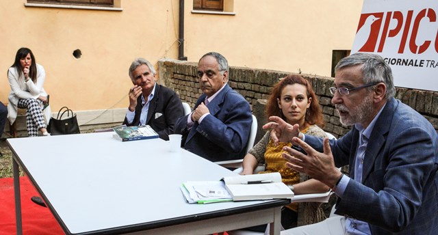 Presentazione Libro Andrea Angeli Nella redzione di Picchio News a Macerata_6