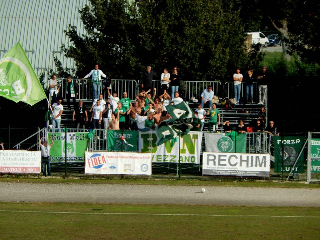 tifosi Avezzano esultano al gol del vantaggio