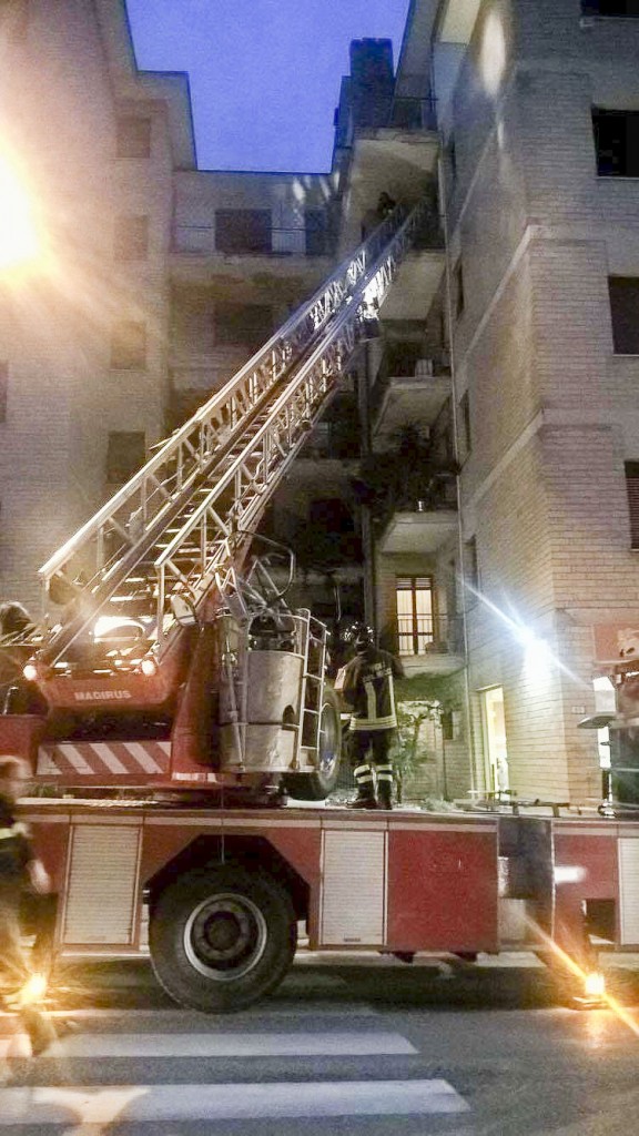 Intervento-Vigili-Del-Fuoco-Via-Roma-Macerata765690_10205835807709675_723324313_o