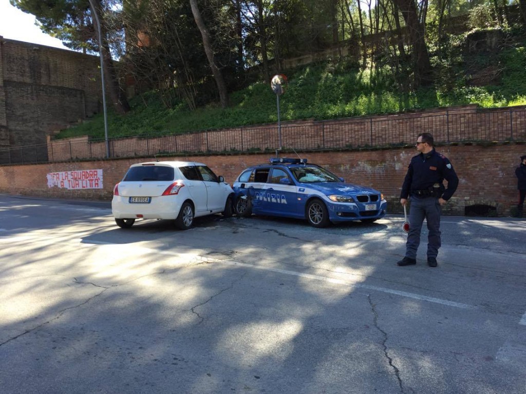 Piomba Con L'auto Addosso Alla Stradale: Traffico Rallentato A Macerata ...