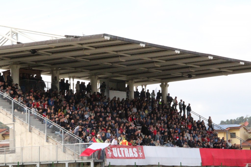 TRIBUNA2