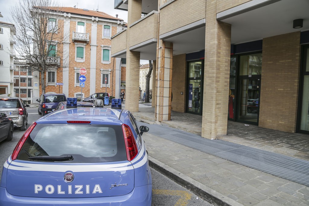 Rapina-Banca-Unicredit-Viale-Don-Bosco