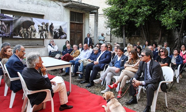 Presentazione Libro Andrea Angeli Nella redzione di Picchio News a Macerata_2