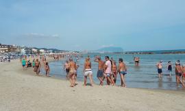 Civitanova, weekend dal sapore estivo con assalto alle spiagge (FOTO)