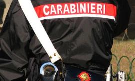 Civitanova, sale sul cestino dei rifiuti e urla di togliersi la mascherina: bloccata una donna