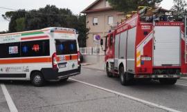 San Ginesio, urta un metanodotto e si ribalta con l'auto: intervengono i Vigili del Fuoco