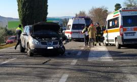 Treia, tremendo scontro all'incrocio: gravi due uomini, entrambi trasportati a Torrette (FOTO e VIDEO)