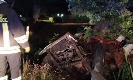 Montecassiano, tremendo frontale tra auto e mietitrebbia (FOTO e VIDEO)