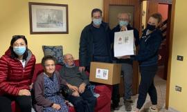 San Ginesio, parte la consegna dei pacchi alimentari: il sindaco bussa alla porta dei cittadini