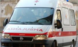 Incidente ad Urbisaglia, sorpassa e finisce fuori strada: due feriti
