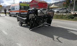 San Ginesio, frontale fra un'auto e un'Apecar: due feriti, allertata l'eliambulanza - VIDEO