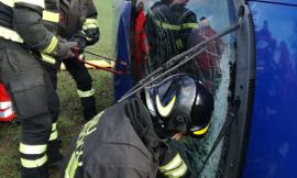 Montecassiano, sbanda con l'auto che poi si ribalta: un ferito