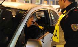 Alcoltest: il mancato avviso al conducente della facoltà di farsi assistere da un difensore invalida l’intero processo
