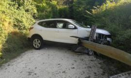 Finisce fuori strada a Rambona di Pollenza con la sua Nissan: fortunatamente solo tanta paura