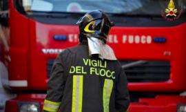 Appignano, fiamme in un appartamento: vigili del fuoco al lavoro