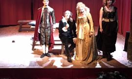 Grande successo per il primo spettacolo del gemellaggio tra il Silvano Toti Globe Theatre di Roma e il Teatro Flora di Penna San Giovanni