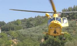 Appignano, esplode una gomma mentre la sta gonfiando: giovane finisce a Torrette