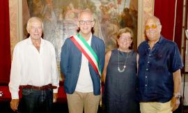 Festeggiamenti per Virgilio Ciarrocchi nella sala consiliare del Comune a Civitanova Alta