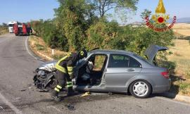Auto contro camion a Cantagallo: in due finiscono all'ospedale