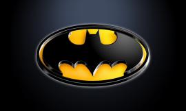 Dice ai poliziotti di essere Batman, ma era solo ubriaco: denunciato un 29enne