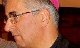 Gay e lesbiche nella Chiesa; il vescovo di origini camerti finisce al centro di una polemica nazionale