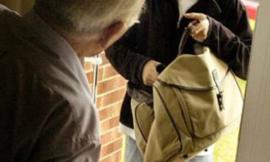 "Sono del Comune, passiamo per le case a distribuire mascherine": truffatori in azione a Civitanova