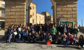 Loro Piceno, i ragazzi della scuola secondaria Papa Giovanni ciceroni per studenti di altri Istituti