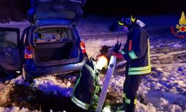 San Ginesio, Incidente tra tre auto a causa del ghiaccio: donna cade in un pozzetto, salvata dai Vigili del Fuoco