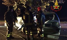 Montecassiano, urta un albero con l’auto: incidente nella notte