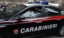 Apiro, colpisce un carabiniere con un bastone mentre litiga coi fratelli: arrestato 42enne