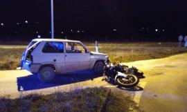 Scontro tra auto e moto: muore una ragazza (FOTO)