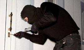 Macerata, ladri in azione in canonica mentre il prete celebra messa
