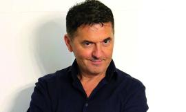 Sold-out la data di Teo Mammucari al Politeama di Tolentino: si prepara la seconda replica
