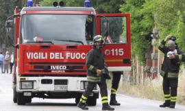 Porto Potenza, bambina rimane intrappolata nell'auto: intervengono i Vigili del Fuoco