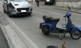 Corridonia, terribile incidente tra auto e Vespa: giovane a Torrette. È grave (FOTO)
