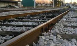 Porto Recanati, uomo cammina lungo i binari: traffico ferroviario sospeso per 40 minuti