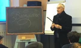 La calligrafia come cultura ritorna ad essere un argomento didattico: a Recanati l'incontro con il maestro Màlleus
